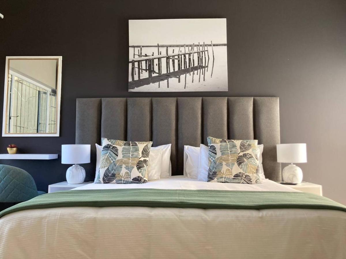 Ocean Rocks Villa, Umhlanga ダーバン エクステリア 写真