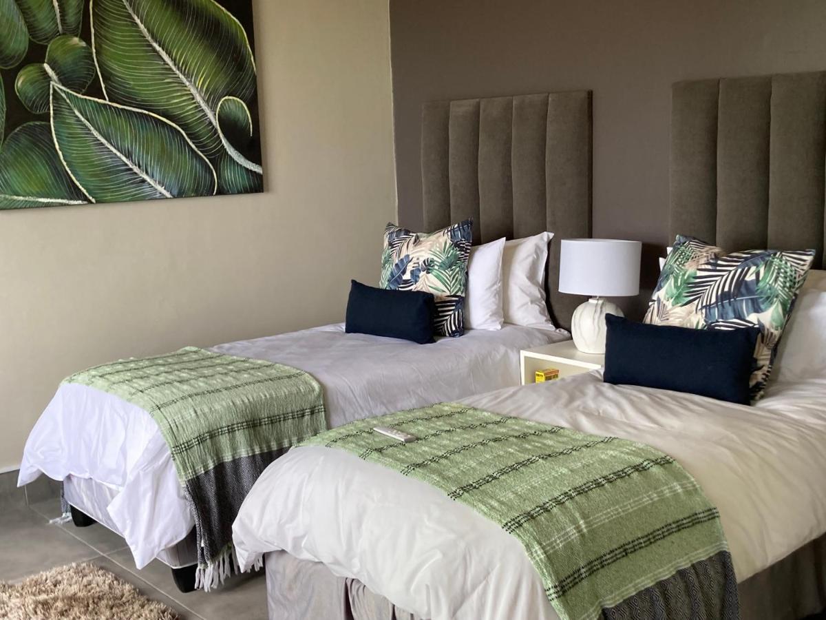 Ocean Rocks Villa, Umhlanga ダーバン エクステリア 写真