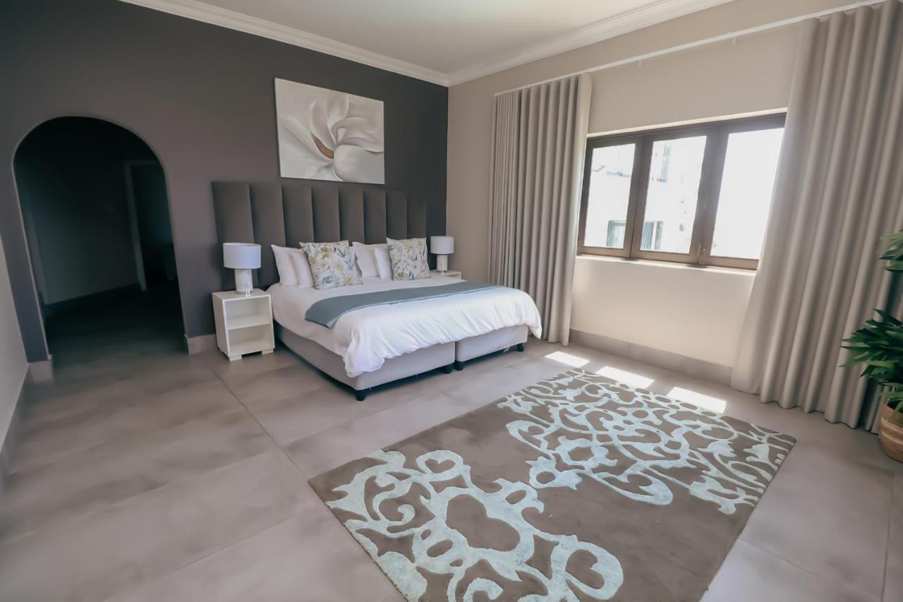 Ocean Rocks Villa, Umhlanga ダーバン エクステリア 写真