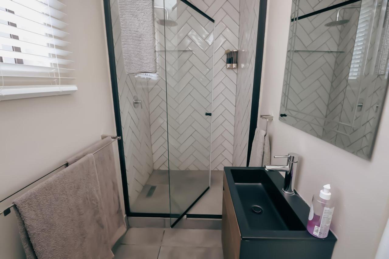 Ocean Rocks Villa, Umhlanga ダーバン エクステリア 写真