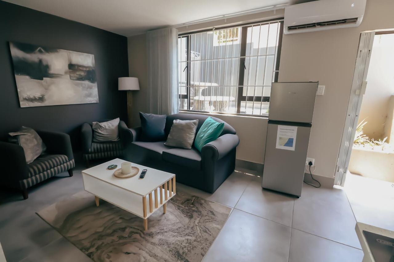 Ocean Rocks Villa, Umhlanga ダーバン エクステリア 写真