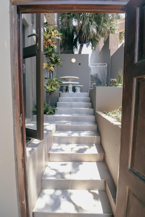 Ocean Rocks Villa, Umhlanga ダーバン エクステリア 写真