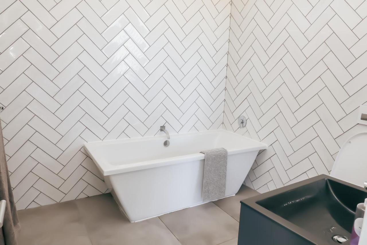 Ocean Rocks Villa, Umhlanga ダーバン エクステリア 写真