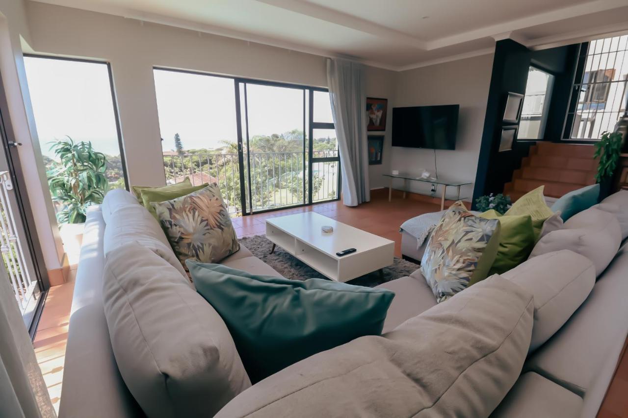 Ocean Rocks Villa, Umhlanga ダーバン エクステリア 写真