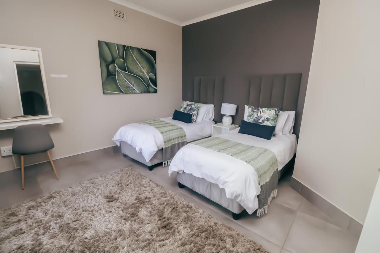 Ocean Rocks Villa, Umhlanga ダーバン エクステリア 写真