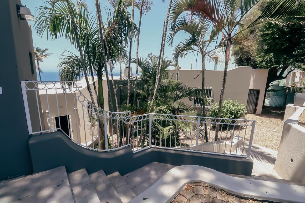 Ocean Rocks Villa, Umhlanga ダーバン エクステリア 写真