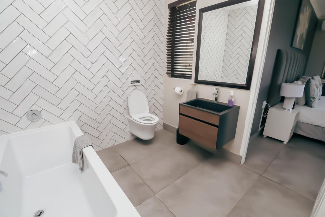 Ocean Rocks Villa, Umhlanga ダーバン エクステリア 写真